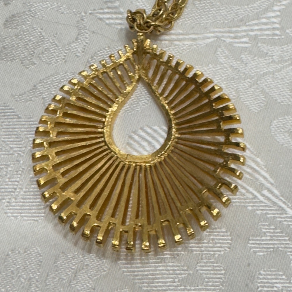 Trifari Necklace Pendant Vtg Brushed Gold Tone Peacock Fan Rope Chain 28" - Picture 6 of 13